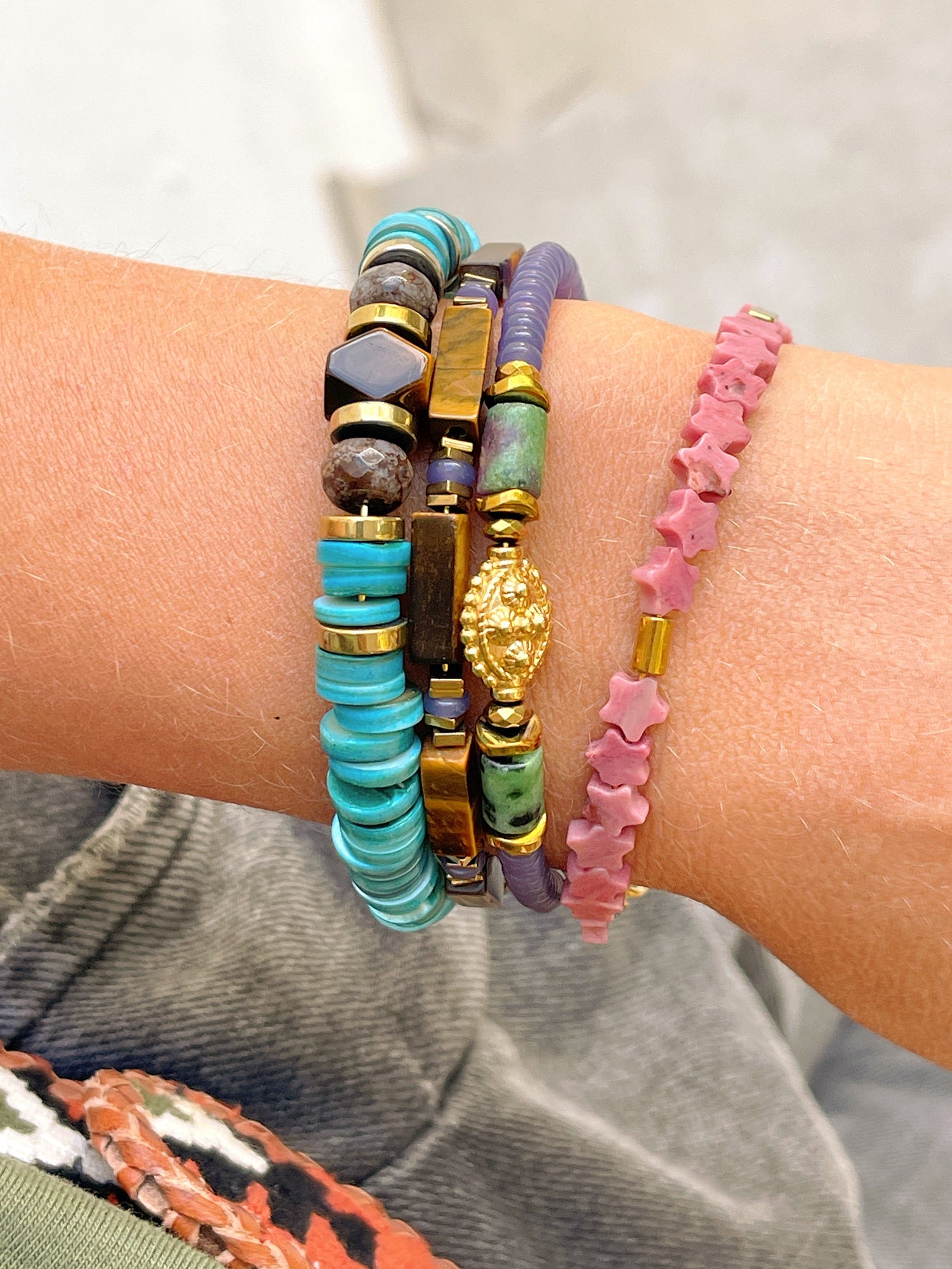 LES BRACELETS