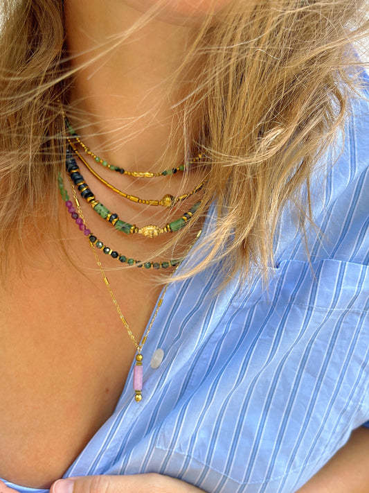 THAIS Rubis zoïsite + TOINETTE + TOSCANE Rubis zoïsite + THELMANE Orchidée + LORETTE Mica