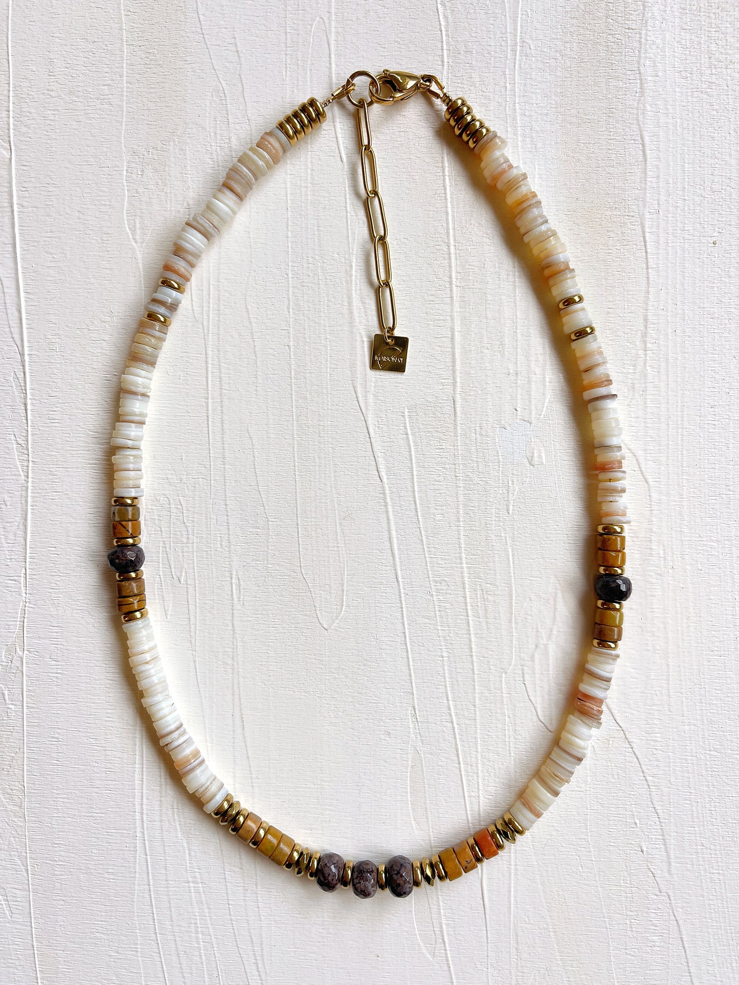 Collier UGO