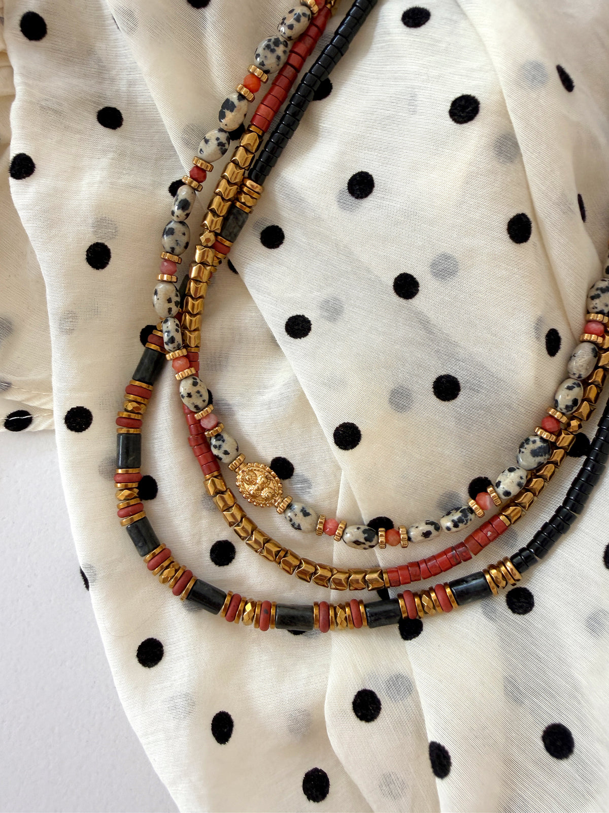 LOOK - TALINE jaspe dalmatien, URIEL jaspe rouge, VOLTAIRE larvakite