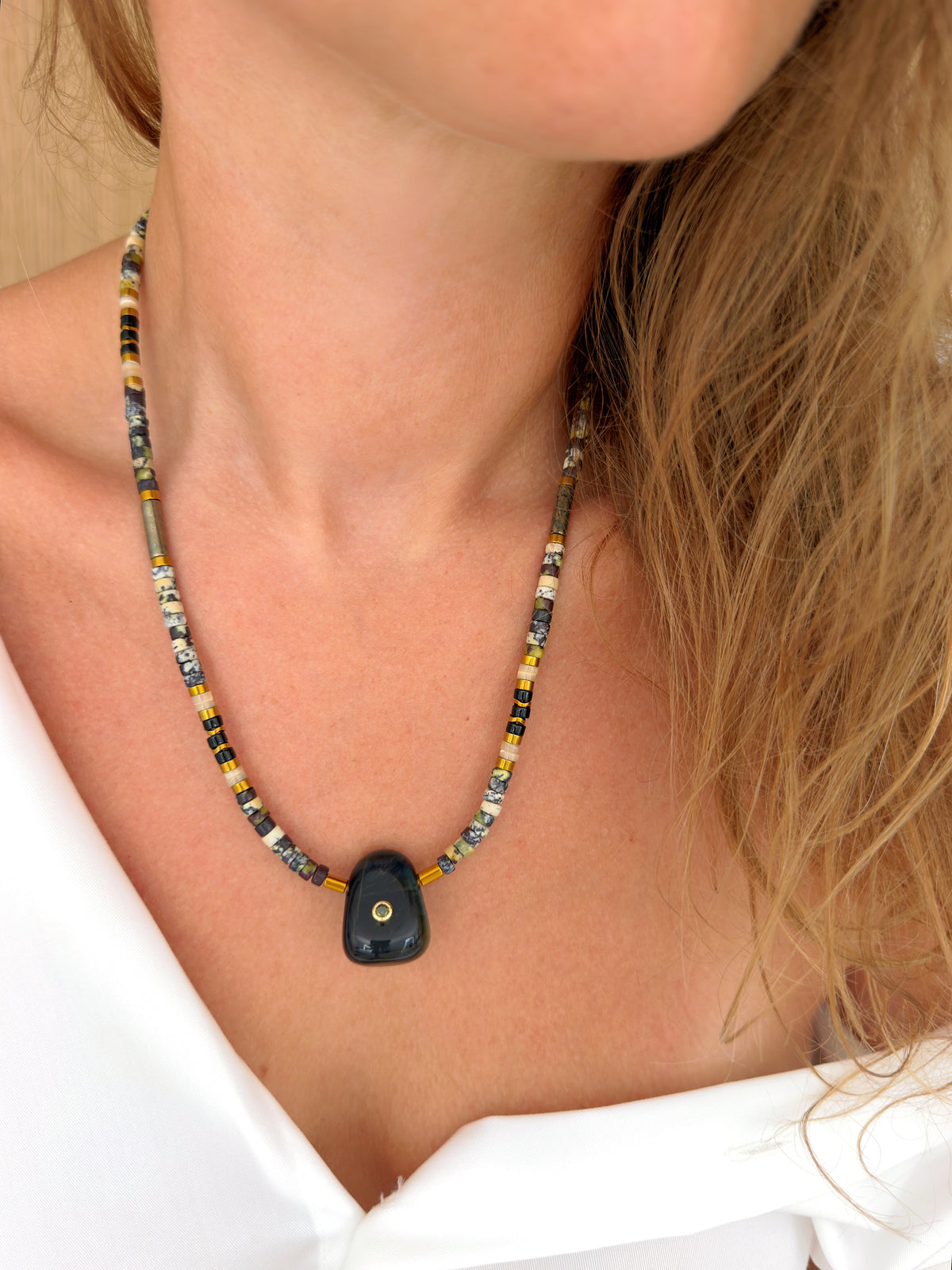 Collier VIRGILE - Larvakite